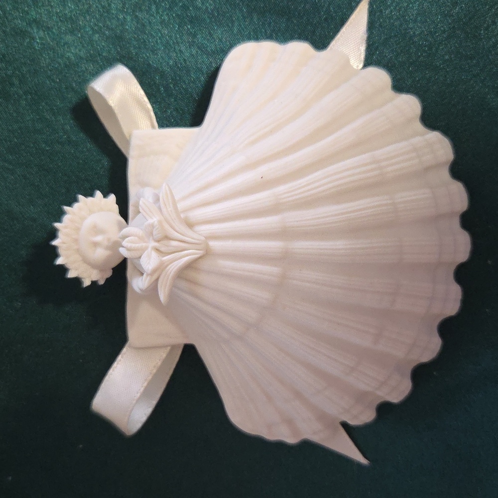 Iris Angel Special Edition Ornament/Furgurine 1997. Made in the USA.